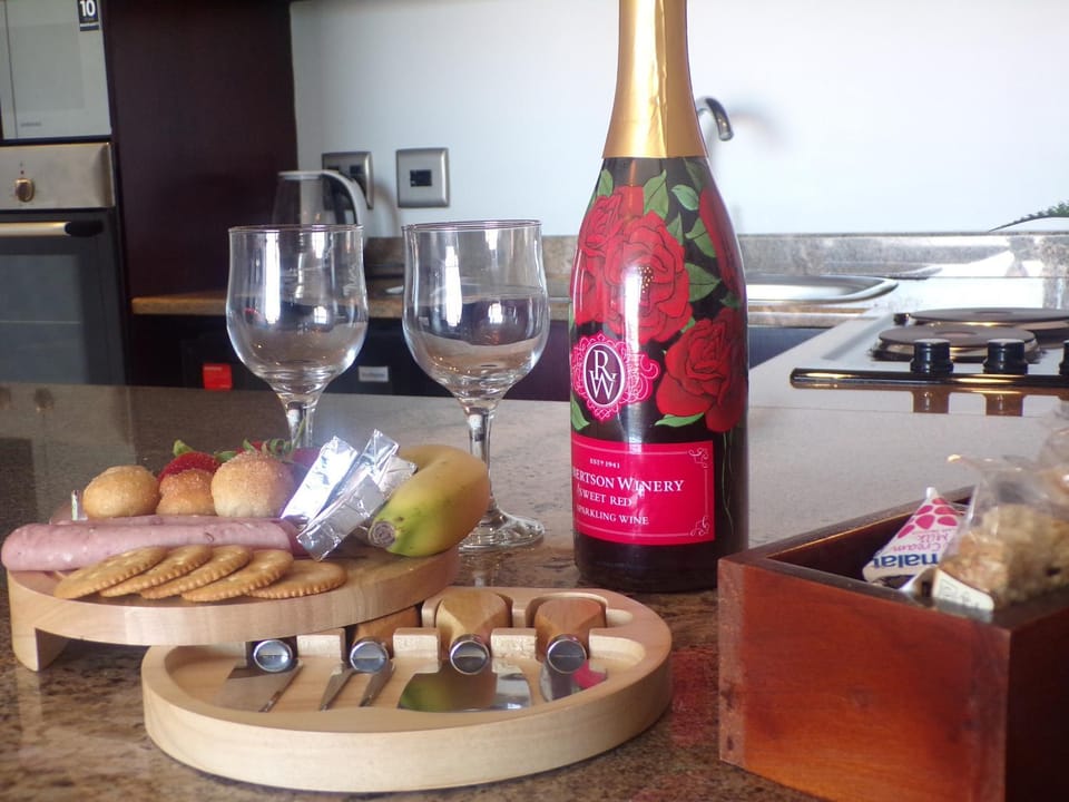 Kitchen or kitchenette, Food and drinks, Food, Drinks, Alcoholic drinks