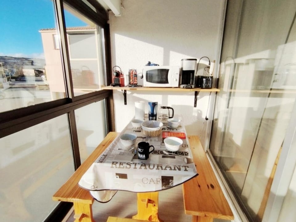 Appartement T2 Mezzanine - Front de mer - Parking privé - 4 personnes - St-Pierre-la-Mer - FR-1-795-51 Apartment in Fleury