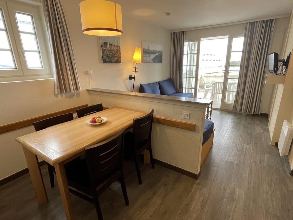 Appartement 4 pers à Arzon, piscine et parking, proche plage et port - FR-1-775-21 Apartment in Arzon