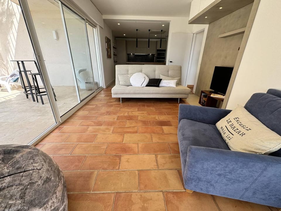 Villa rénovée proche plage Gigaro, vue mer, terrasse - FR-1-726-53 Apartment in La Croix-Valmer