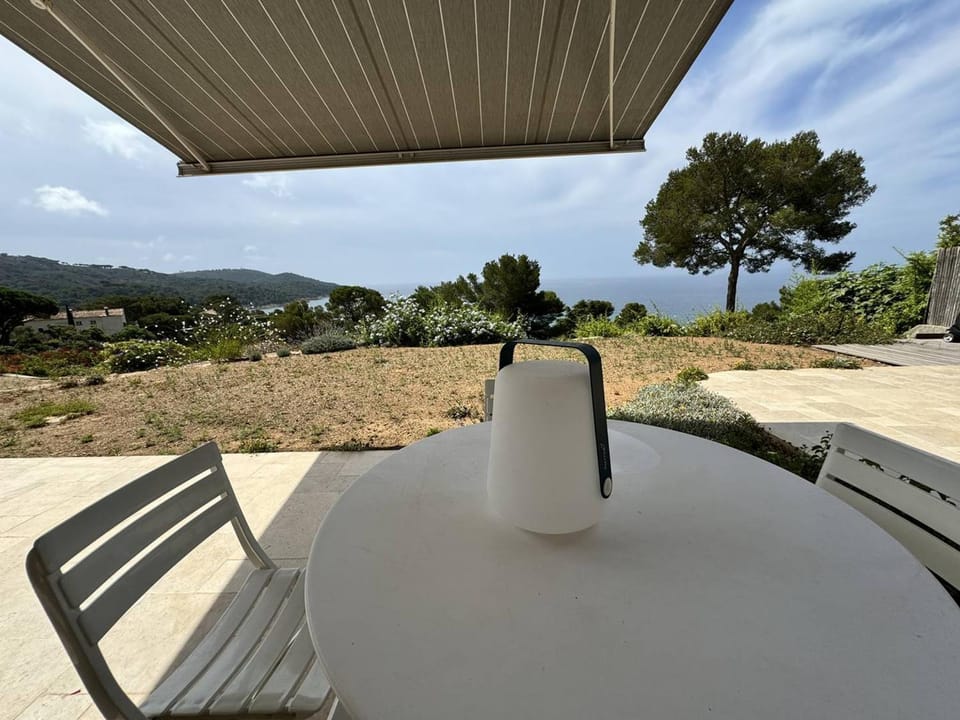 Villa rénovée proche plage Gigaro, vue mer, terrasse - FR-1-726-53 Apartment in La Croix-Valmer