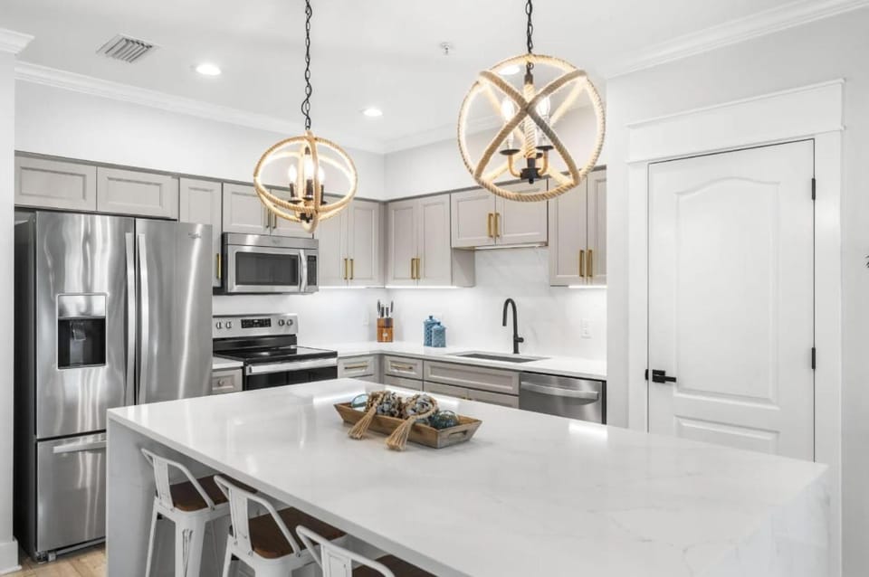 Available for Season. Gone Coastal at Seacrest Apartment in Rosemary Beach