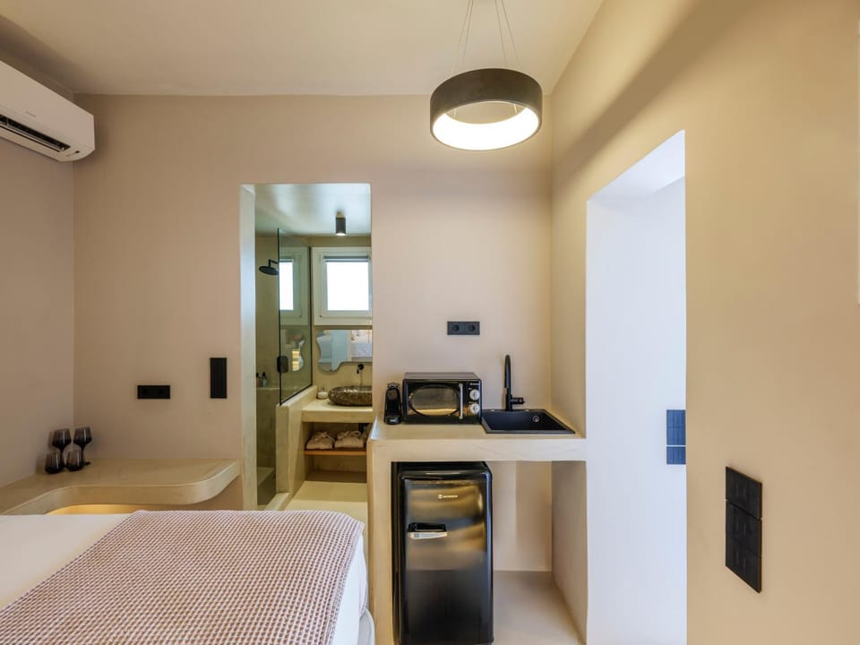 Jacuzzi Suite by Divalproperties-Mykonos Hotel in Mykonos