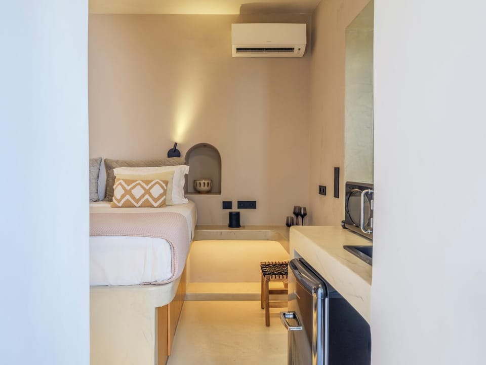 Jacuzzi Suite by Divalproperties-Mykonos Hotel in Mykonos