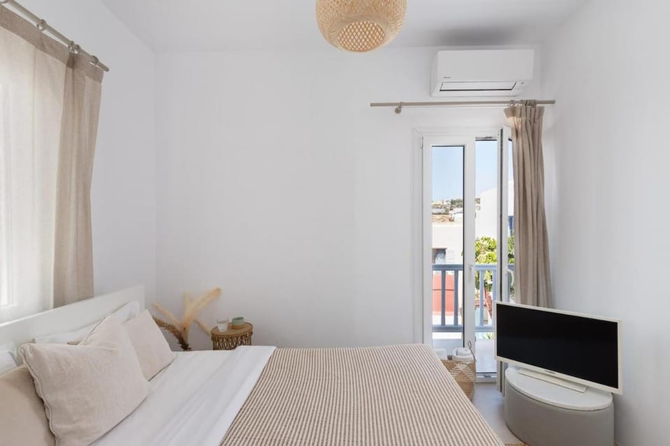 Bed, Photo of the whole room, Bedroom, air conditioner
