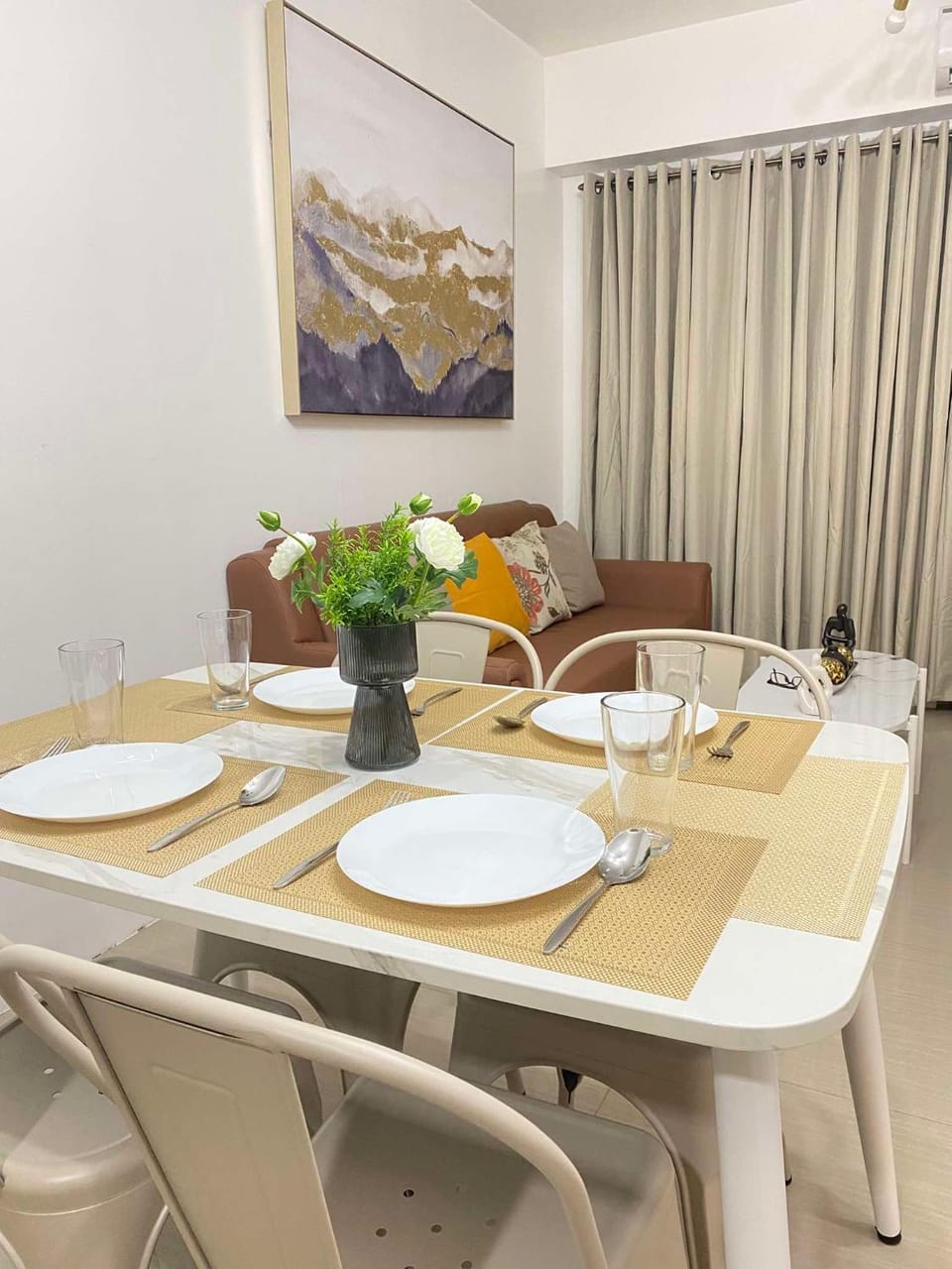 Seating area, Dining area