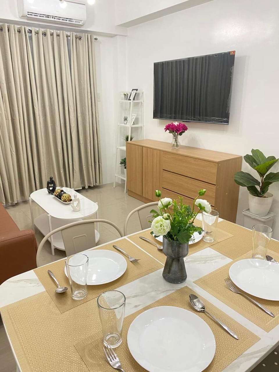 TV and multimedia, Living room, Dining area