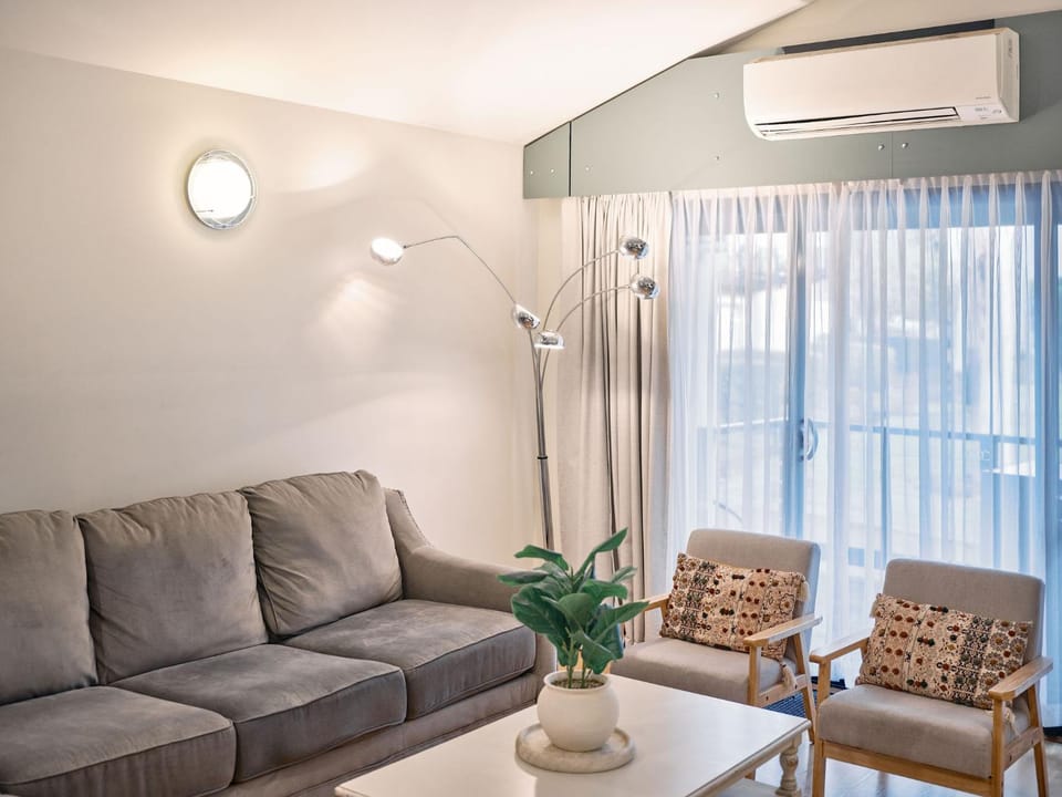 Living room, air conditioner
