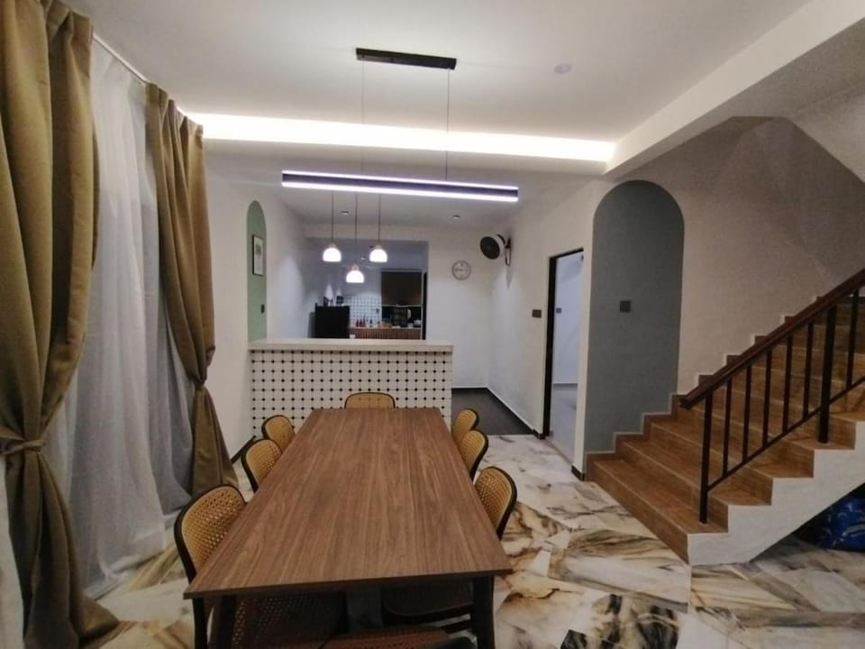 Seating area, Dining area