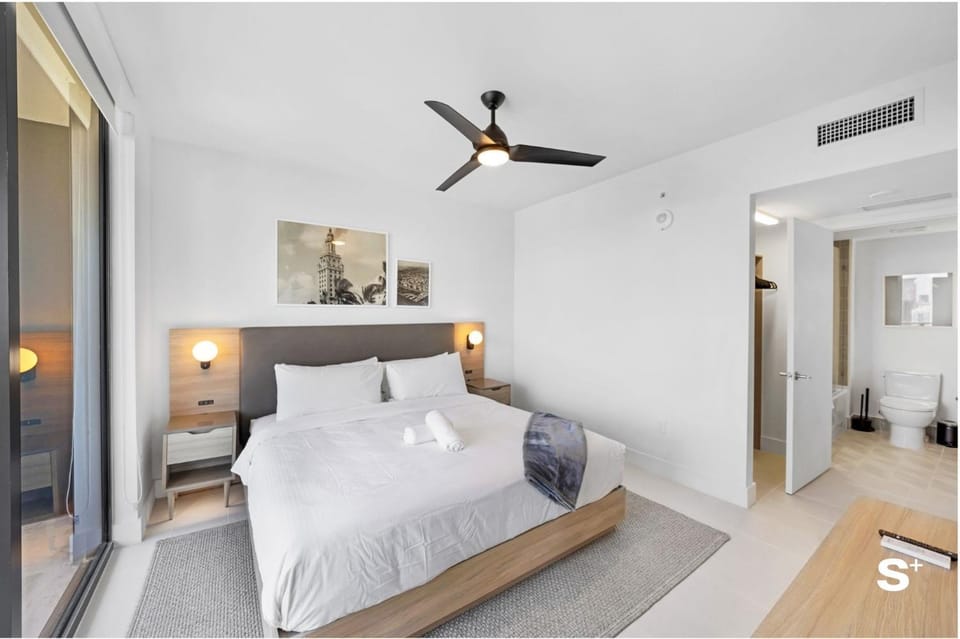 Downtown 1-BD Condo with City Views Apartment in Miami