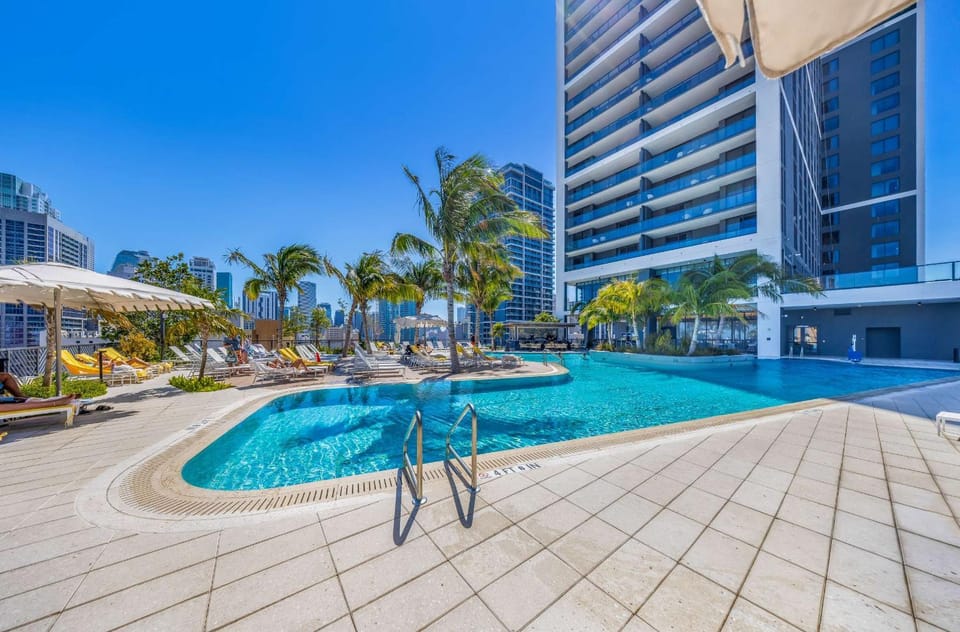 Luxe 1-BD Condo with Stunning Downtown Views Apartment in Miami