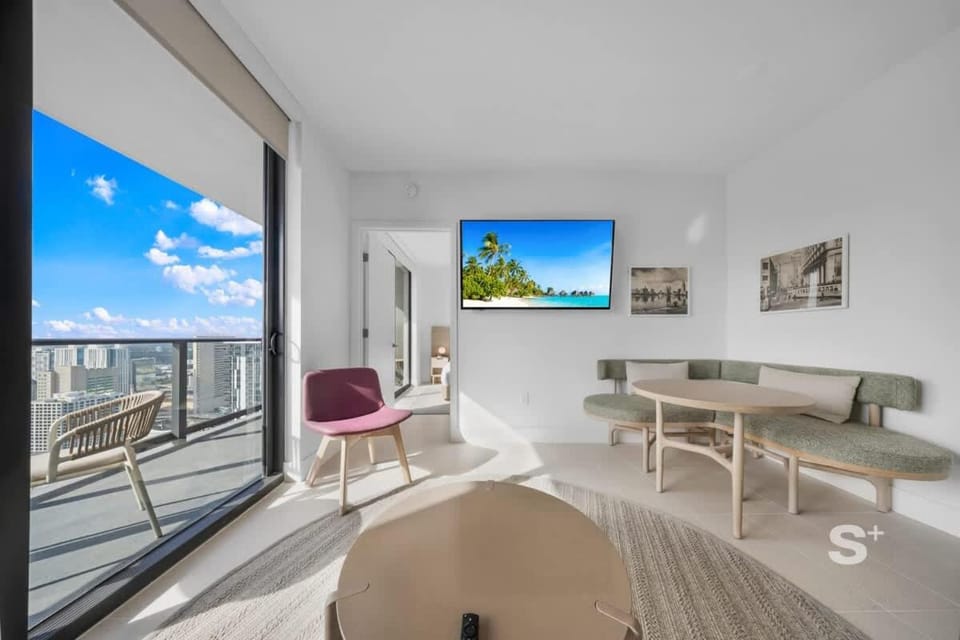 TV and multimedia, Living room, Seating area, Evening entertainment