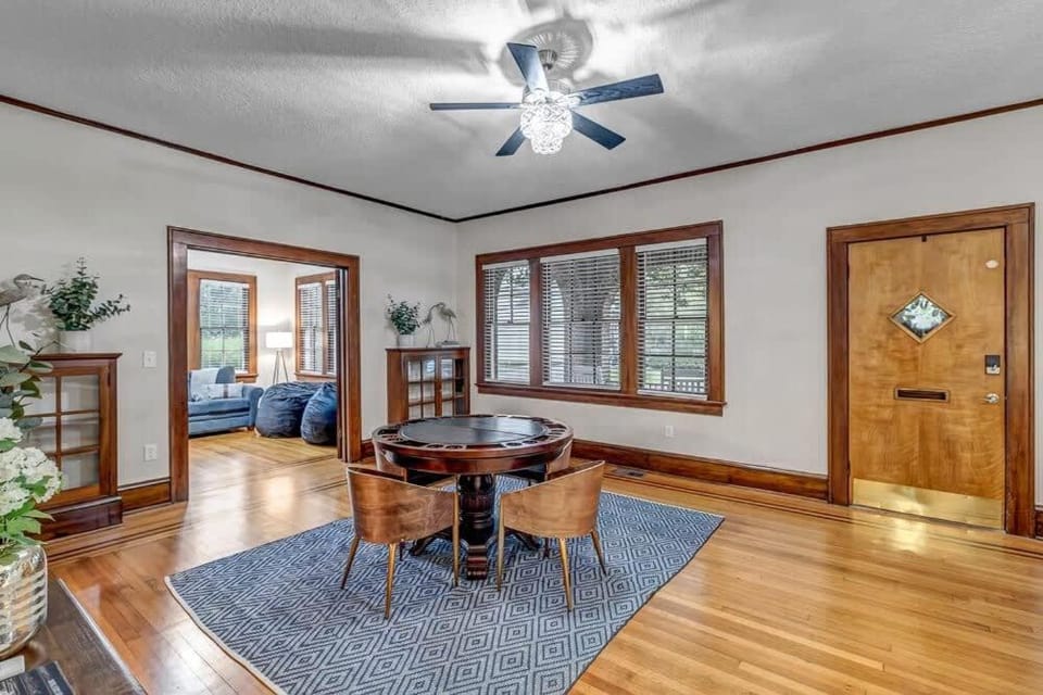 Elegant Mansion on Park in Historic Avondale House in Jacksonville