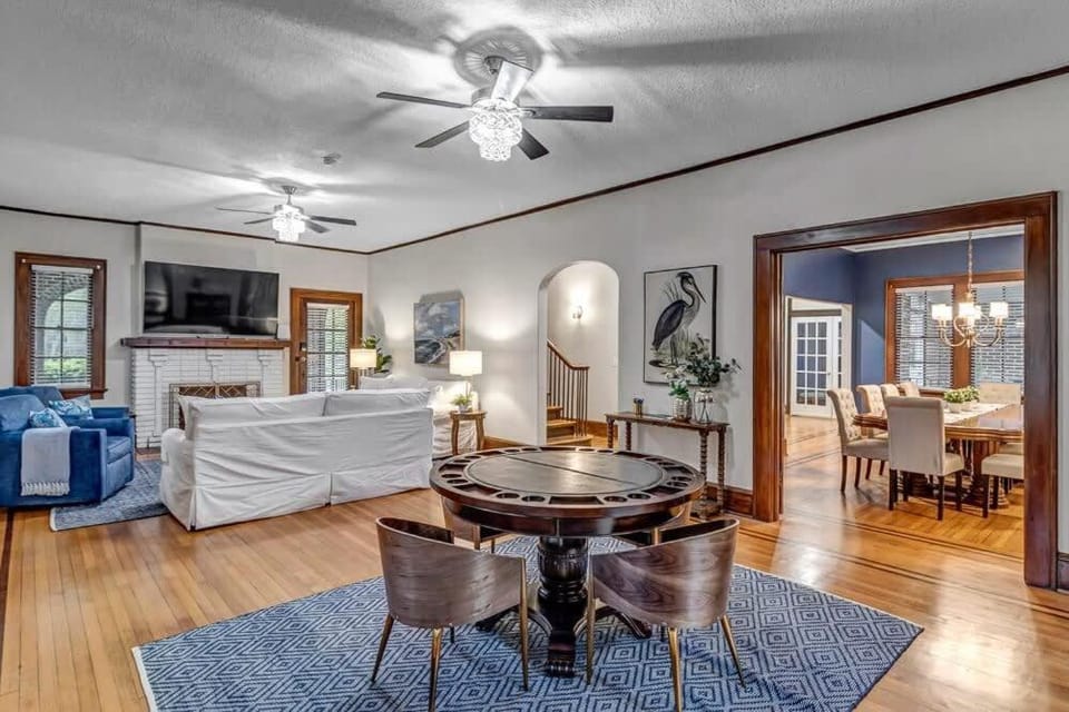 Elegant Mansion on Park in Historic Avondale House in Jacksonville