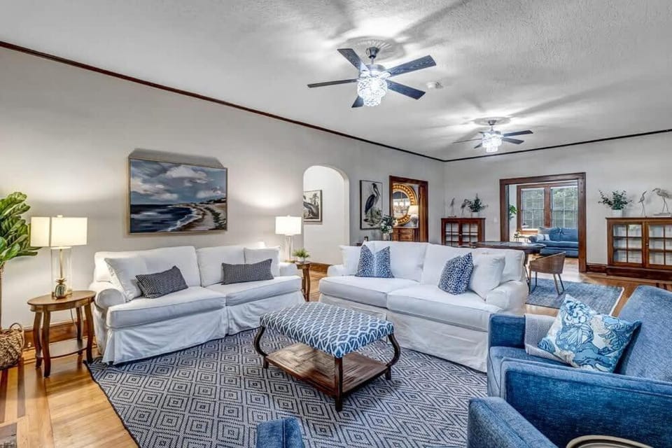 Elegant Mansion on Park in Historic Avondale House in Jacksonville