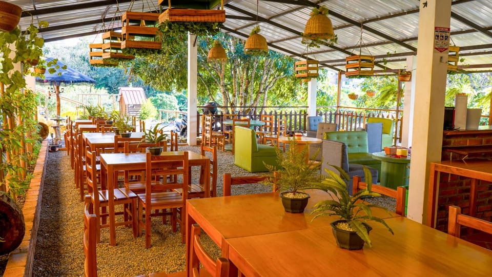 Restaurant/places to eat, Lounge or bar