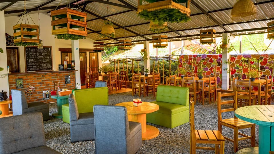 Restaurant/places to eat, Lounge or bar