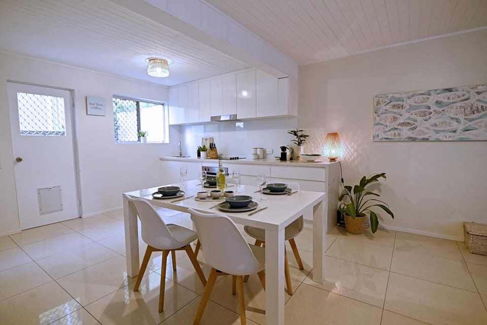 Little Gem in Peregian Beach - walking distance to beach with pool Apartment in Peregian Beach