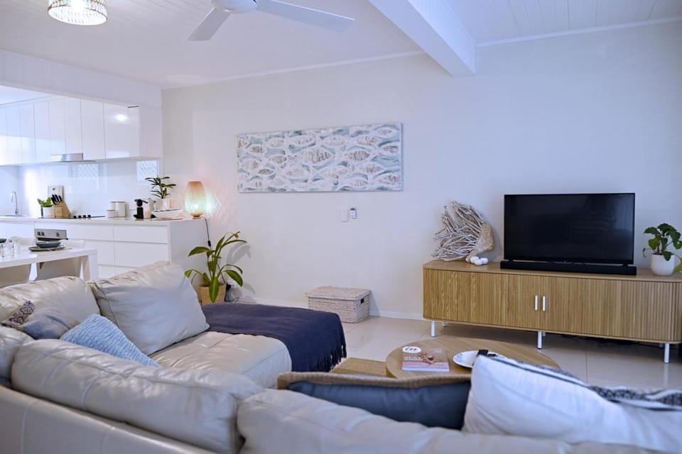 Little Gem in Peregian Beach - walking distance to beach with pool Apartment in Peregian Beach