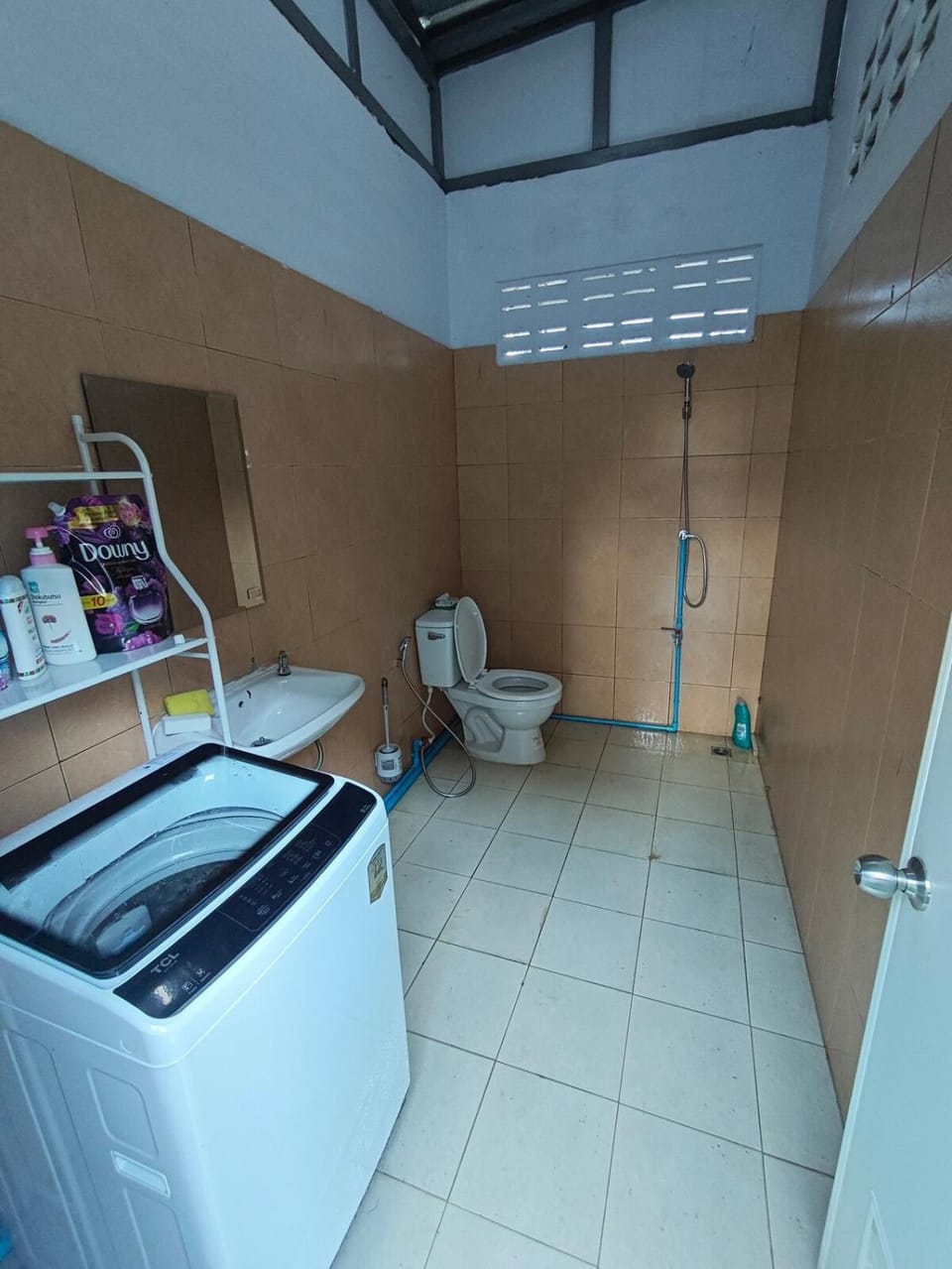 Bathroom, washing machine
