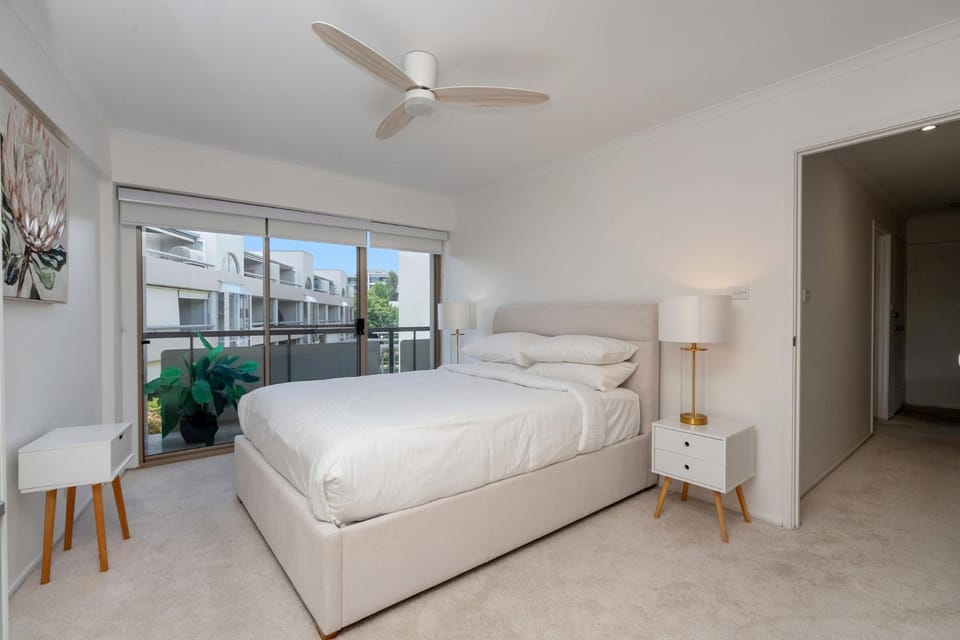 Spacious 2-Bed Apartment Near Dining & Attractions Apartment in Canberra