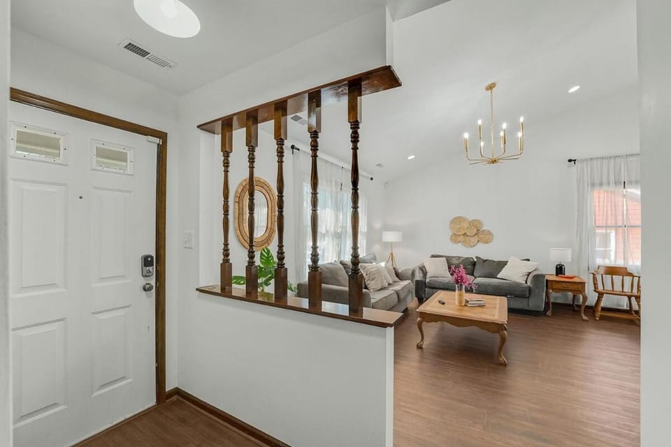 Comfortable home in Raleigh w big fenced backyard House in Raleigh