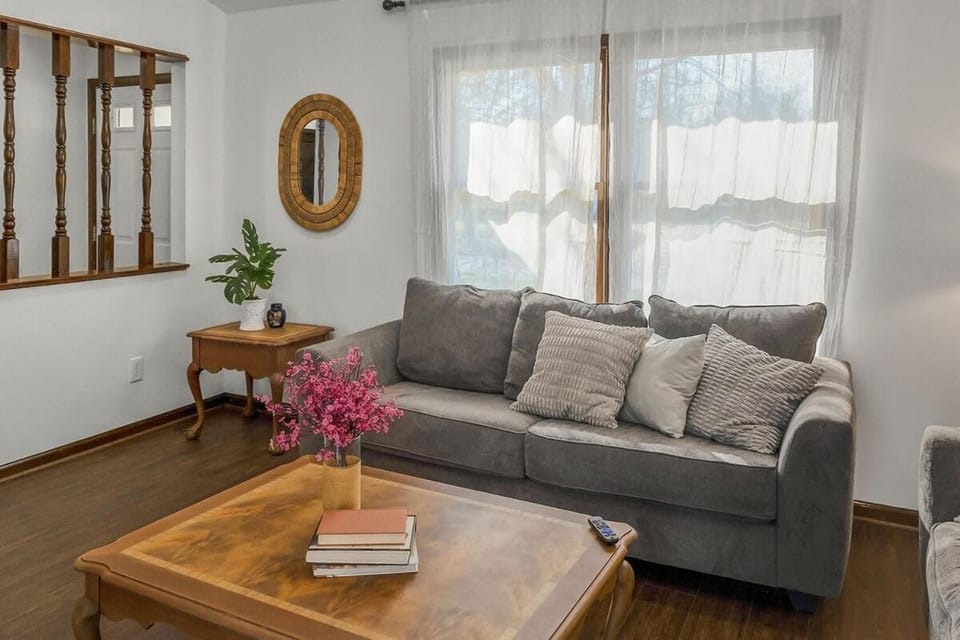 Comfortable home in Raleigh w big fenced backyard House in Raleigh