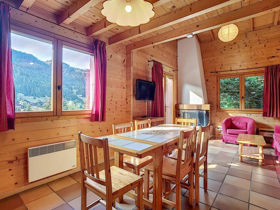 Chalet cosy à La Clusaz, 6 pers, 3 ch, Wi-Fi, animaux admis - FR-1-818-93 Apartment in La Clusaz