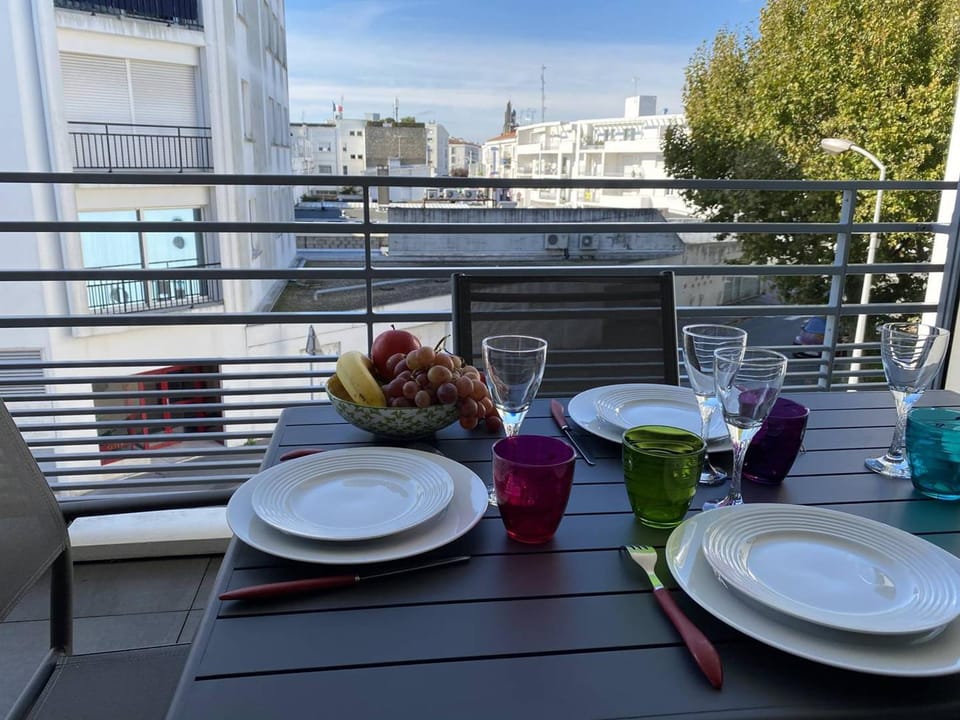 Royan - T2 Bord de Mer - Centre-ville avec Parking - FR-1-738-33 Apartment in Royan