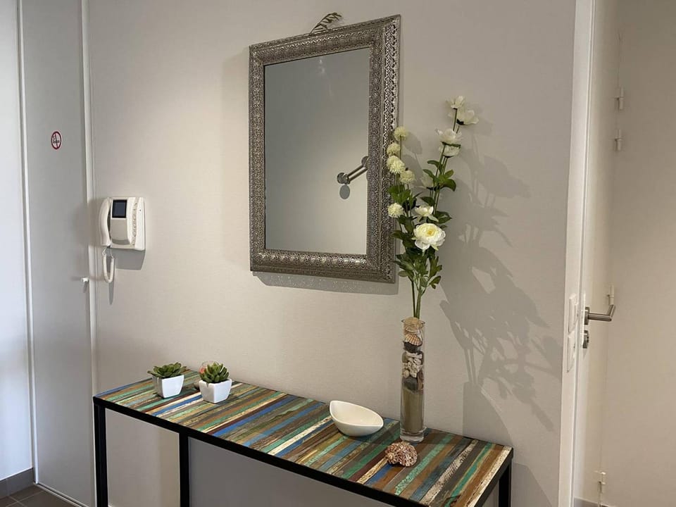 Royan - T2 Bord de Mer - Centre-ville avec Parking - FR-1-738-33 Apartment in Royan