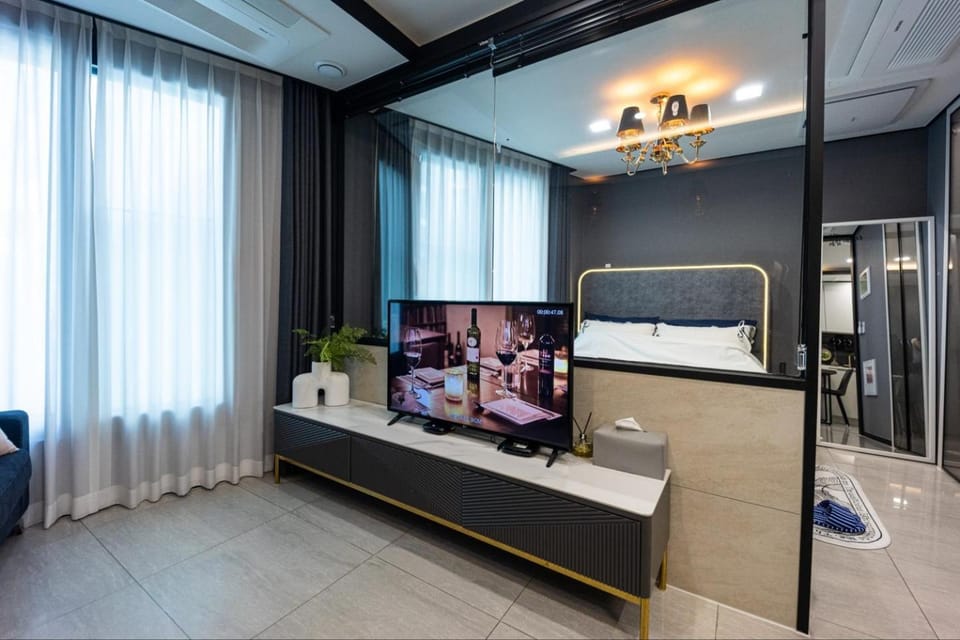 Sunny Home Apartment in Busan