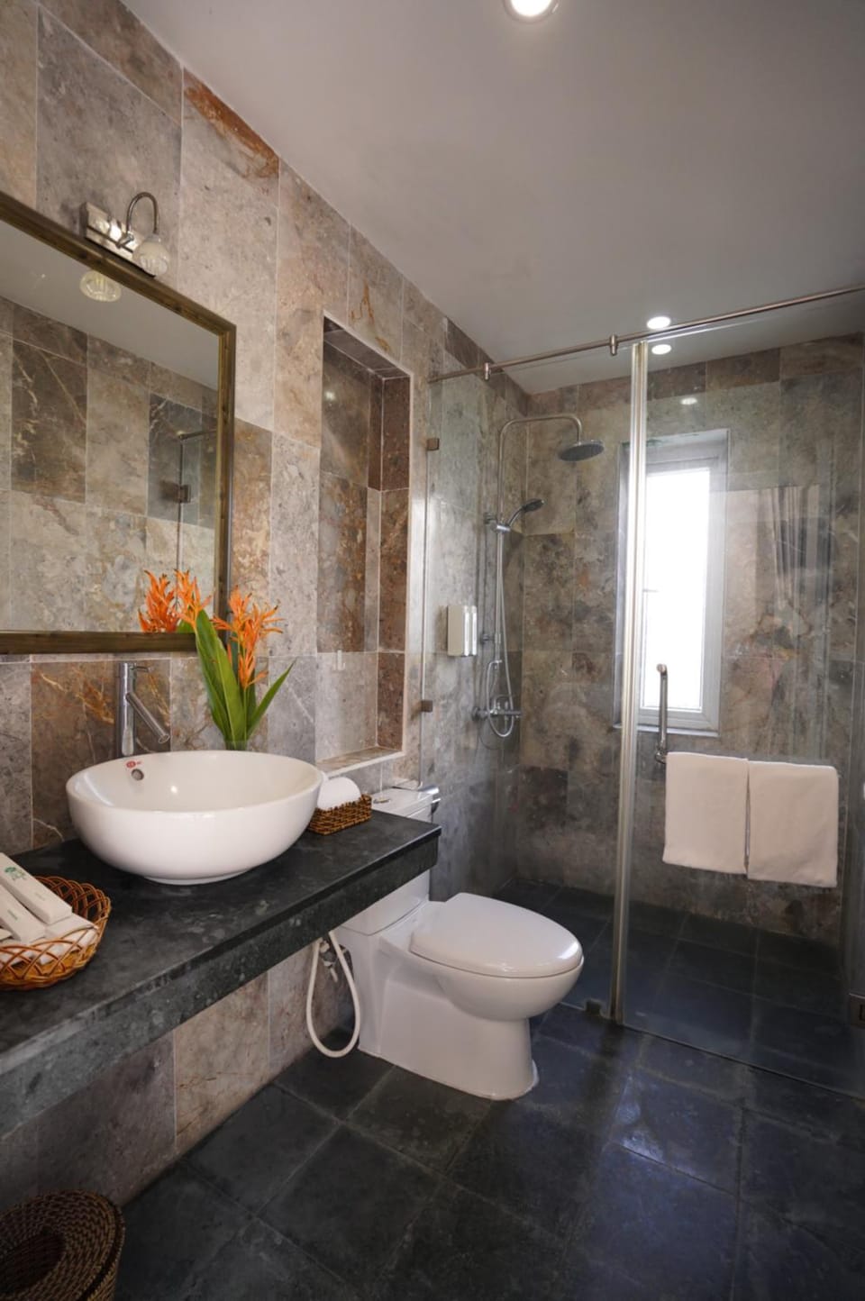 Shower, Toilet, Bathroom, bidet, towels