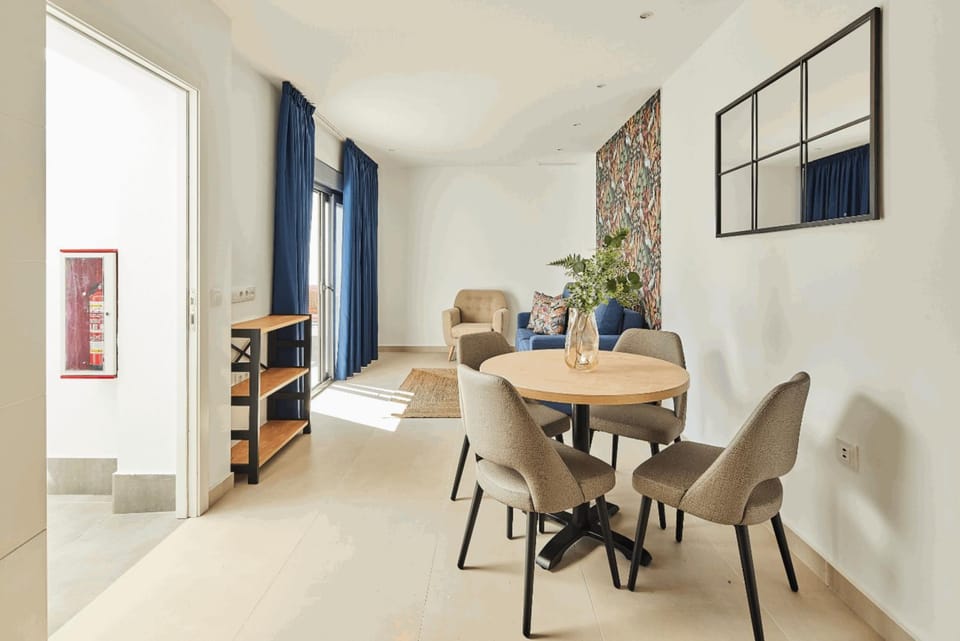 Seating area, Dining area