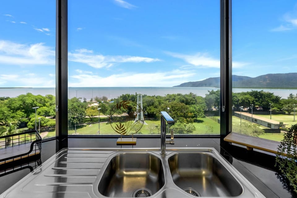 Belle Escapes 73 Rydges Plaza Esplanade with Ocean & City Views Apartment in Cairns