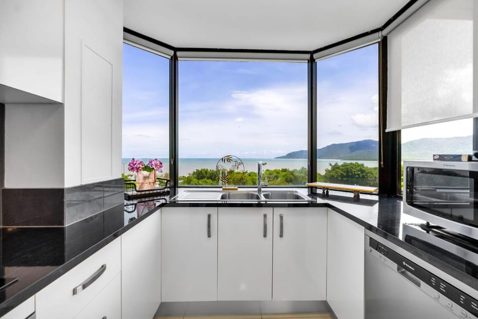 Belle Escapes 73 Rydges Plaza Esplanade with Ocean & City Views Apartment in Cairns