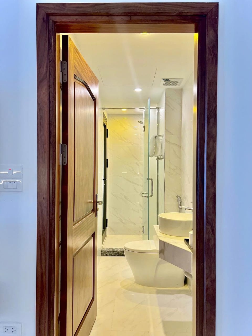 Shower, Toilet, Bathroom
