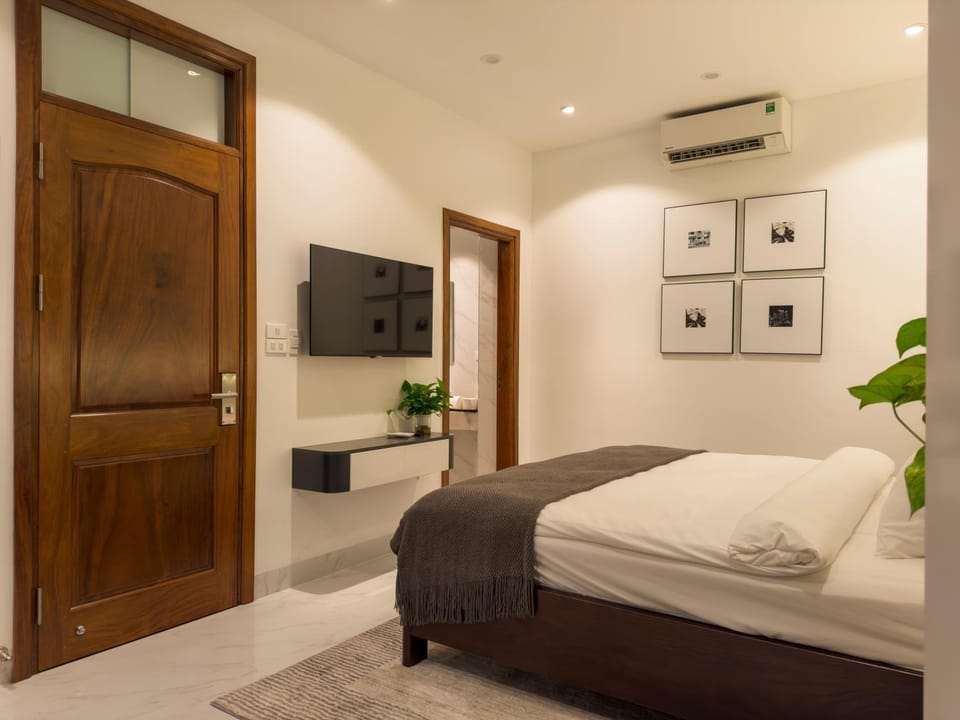 Bed, TV and multimedia, Photo of the whole room