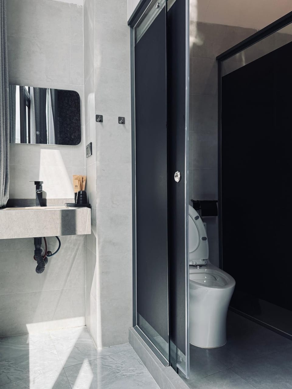 Toilet, bidet
