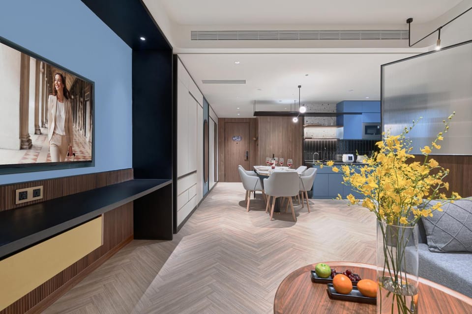 TV and multimedia, Living room, Seating area, Dining area