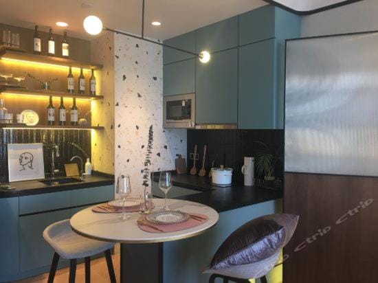 Kitchen or kitchenette, Dining area