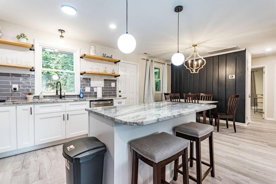 Cute ranch with king bed close to dtown Raleigh House in Raleigh