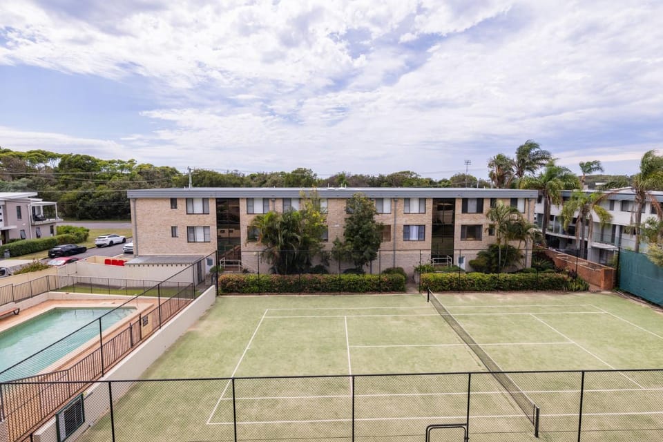Property building, Tennis court