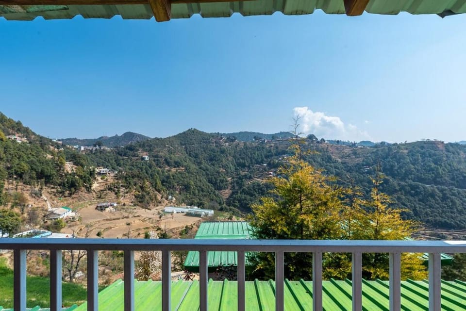 Dream Cottage 5 Pet-Friendly 2BHK w mountain view House in Uttarakhand