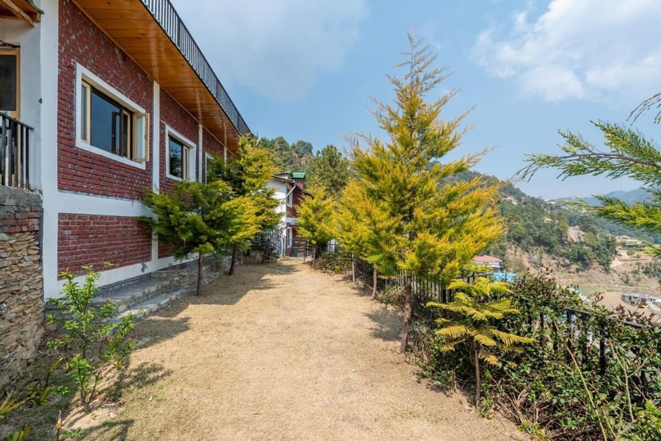 Dream Cottage 5 Pet-Friendly 2BHK w mountain view House in Uttarakhand