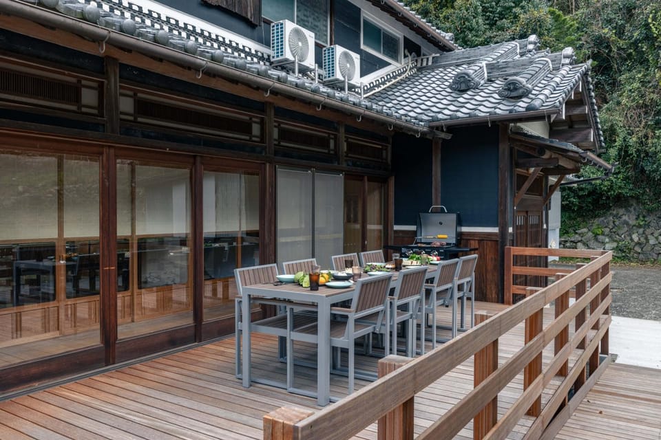 Property building, Patio, Day, Balcony/Terrace