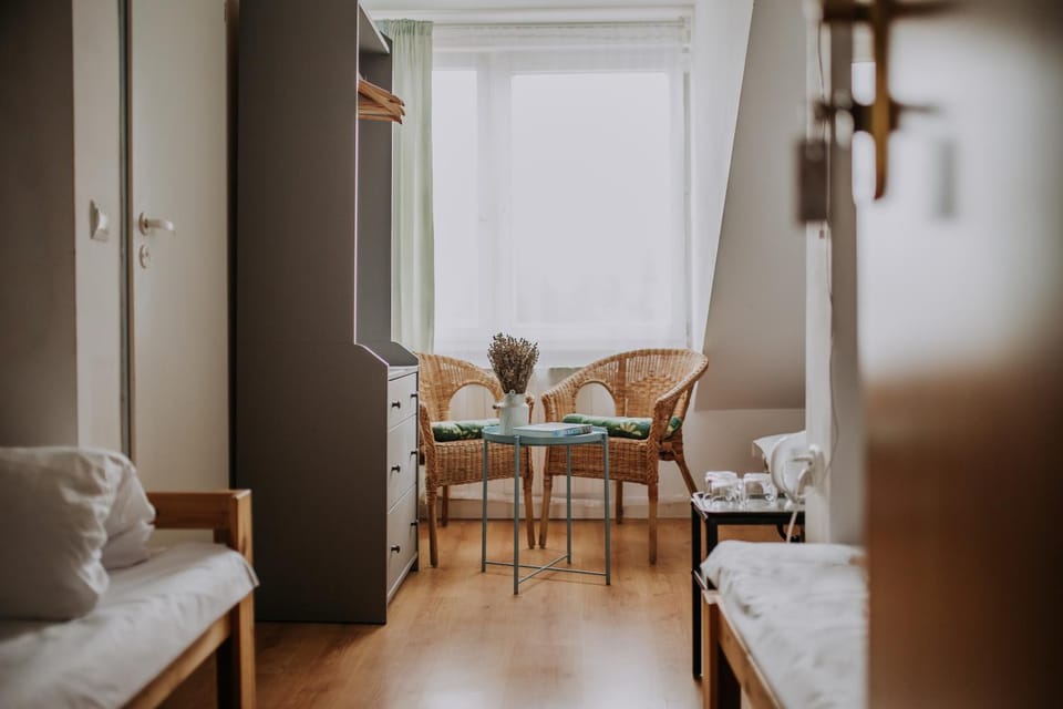 Bed, Living room, Photo of the whole room, Seating area, Dining area, Bedroom, towels