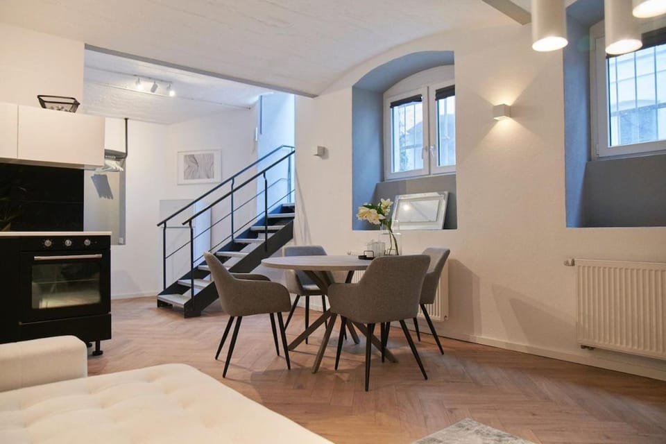 1 BR Studio - ZENTRAL - TERRASSE - KAFFEE - BUSINESS - WIFI - KÜCHE Apartment in Wiesbaden