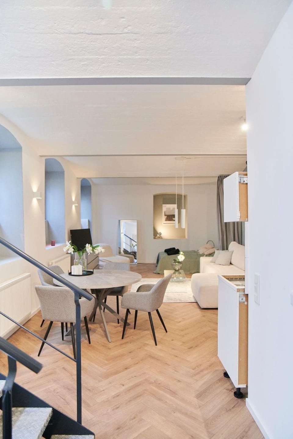 1 BR Studio - ZENTRAL - TERRASSE - KAFFEE - BUSINESS - WIFI - KÜCHE Apartment in Wiesbaden
