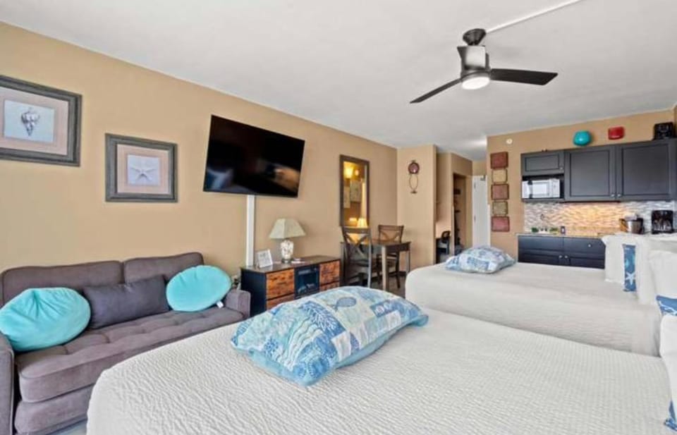 Ocean View 2 Queen Studio at Landmark Resort Apartment hotel in Myrtle Beach