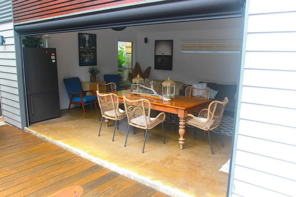 Patio, Day, Living room, Seating area, Dining area